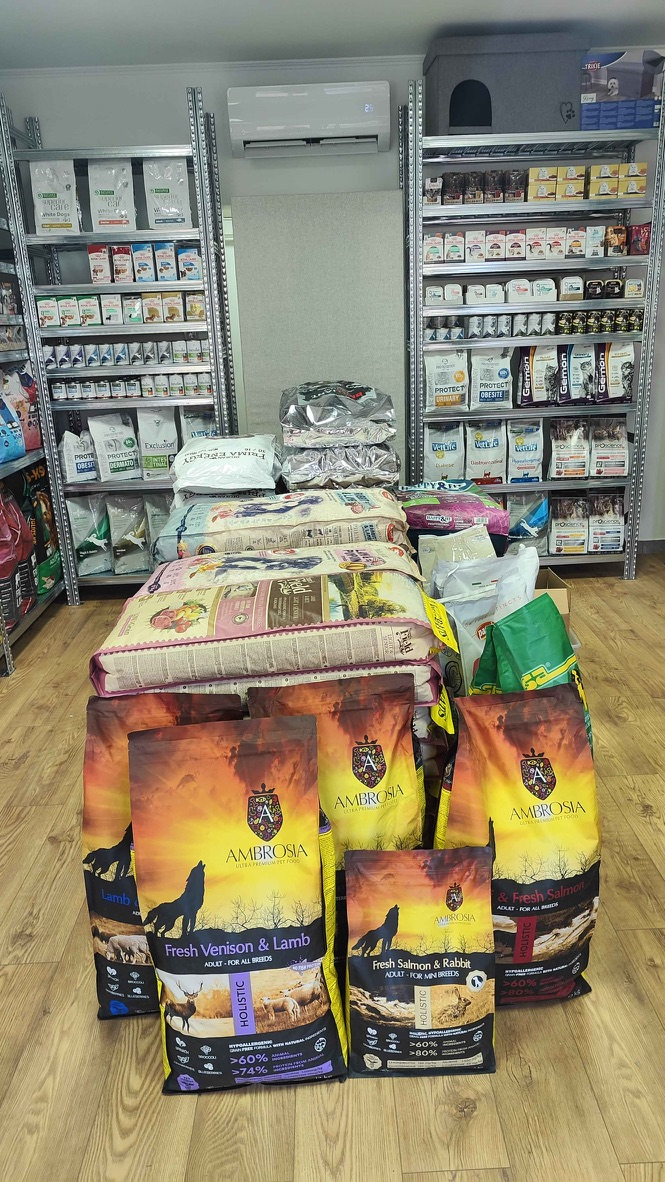 Nagy kiszerelésű tápok a bolt közepén